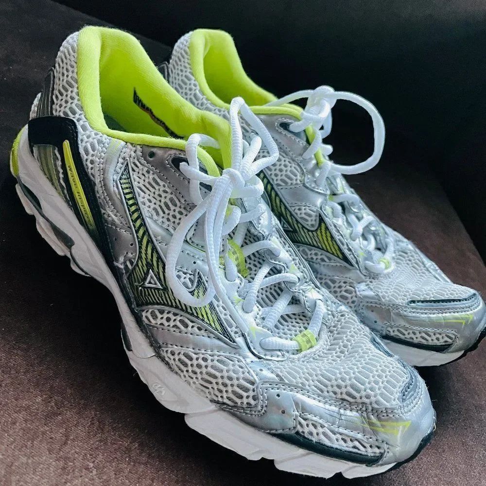 XLNT Mizuno Wave Inspire 6 Womens 9 US 40 EUR Silver Chartreuse Yellow